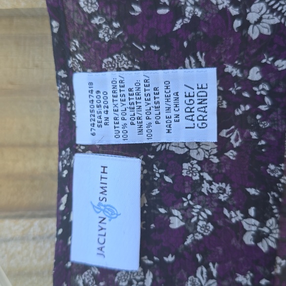 Jaclyn Smith Purple and White Floral Long Sleeve Blouse/Top - Picture 2 of 6